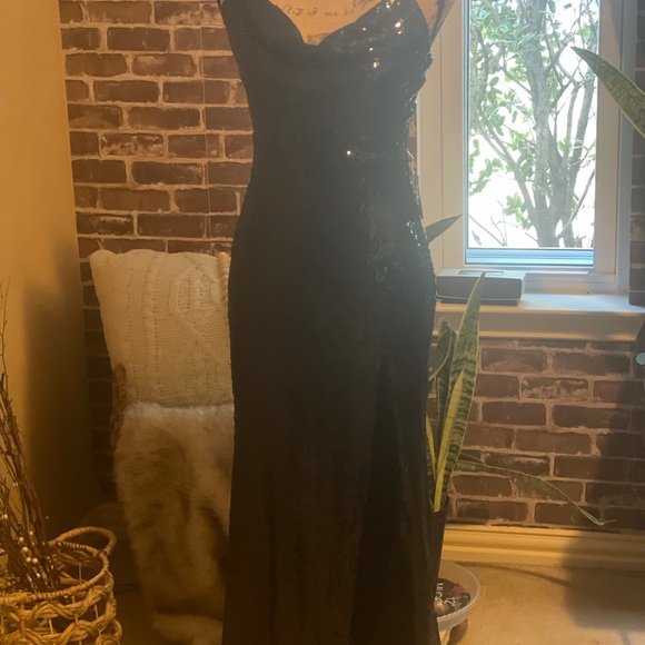 - Windsor Sequin Formal high slit dress - Picture 9 of 9